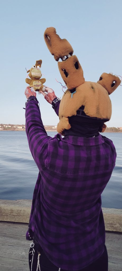 USBFIG's tweet image. had so much fun at #halcon2022 !! thanks @sylzagoon for being springtrap on sunday morning so i could wear my salmon run outfit 🎃 happy halloween 😸