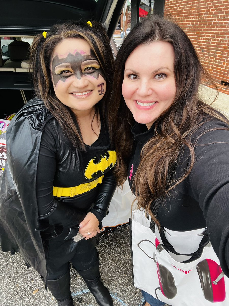 T-Mobile and #BatGirl are ready for trunk or treat in Albertville, AL! No tricks. Just treats. 💗🎃 #SMRA #HuntsvilleHeat🔥🔥 #ALAces