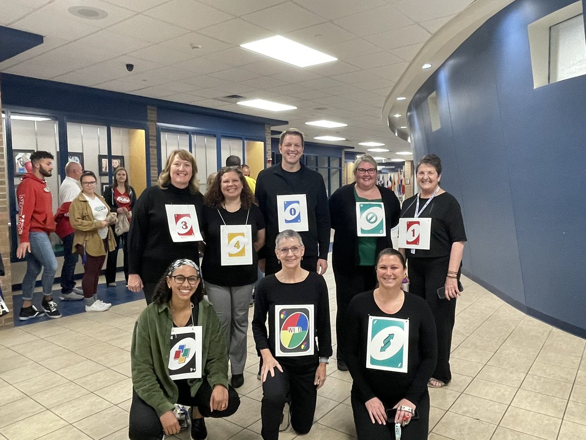 Too many good groups not to share— thanks for being awesome, Flashes! 💙⚡️💙 (more pics in the comments) #weareflashes <a href="/FTCSCFCHS/">Franklin Central High School</a>