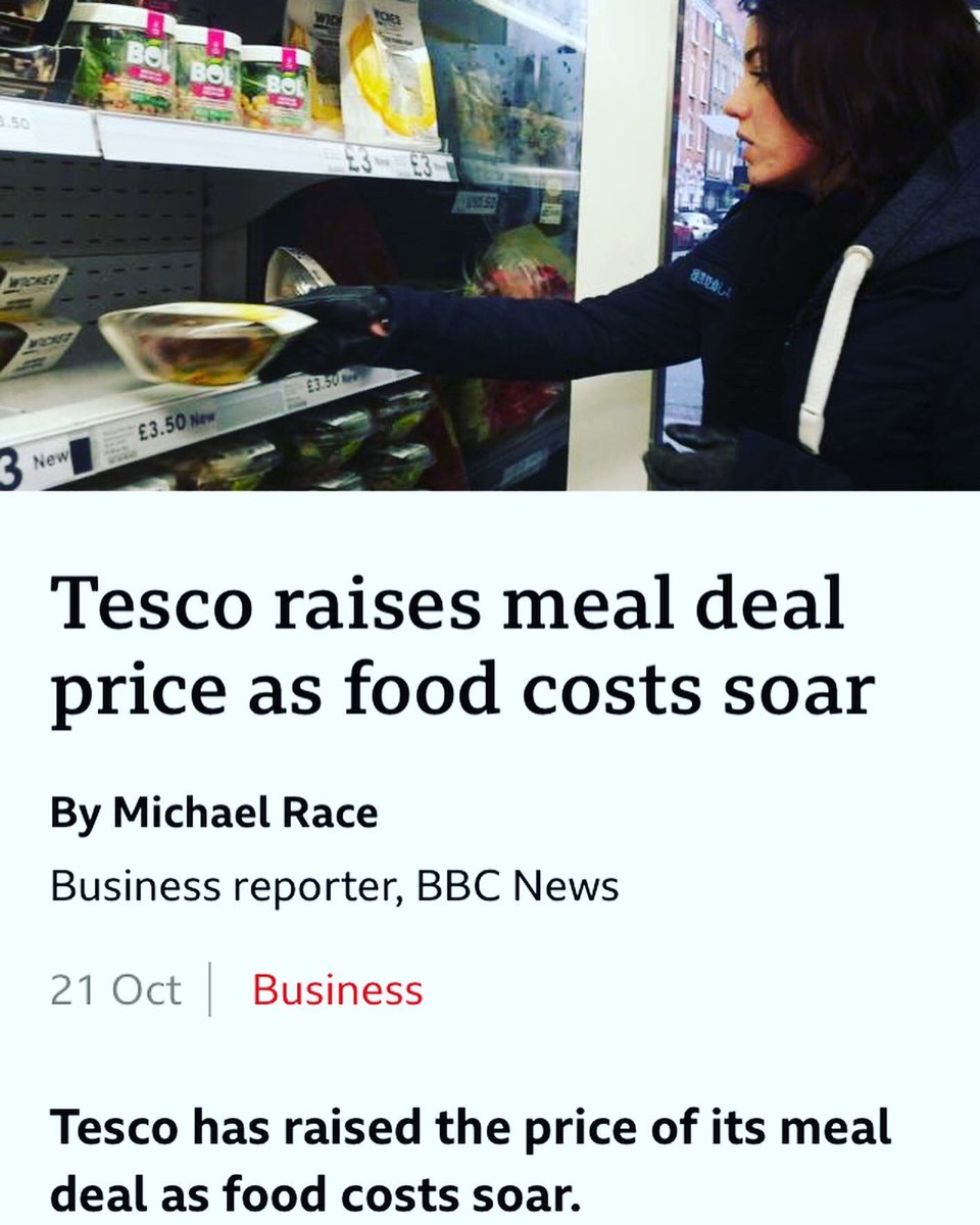 TeachonomicsLtd's tweet photo. Kinked demand curve 💡 Tesco’s meal deal will rise from £3 to £3.40. 🥪🧃 The rise follows similar price rises from Boots, Co-op and Sainsbury’s. Usually ‘price rigidity’ would prevent rises, but industry-wide cost pressure cause MC to rise. 🚠 #EconTwitter #econ3 #edutwitter https://t.co/N7L7FGri1n