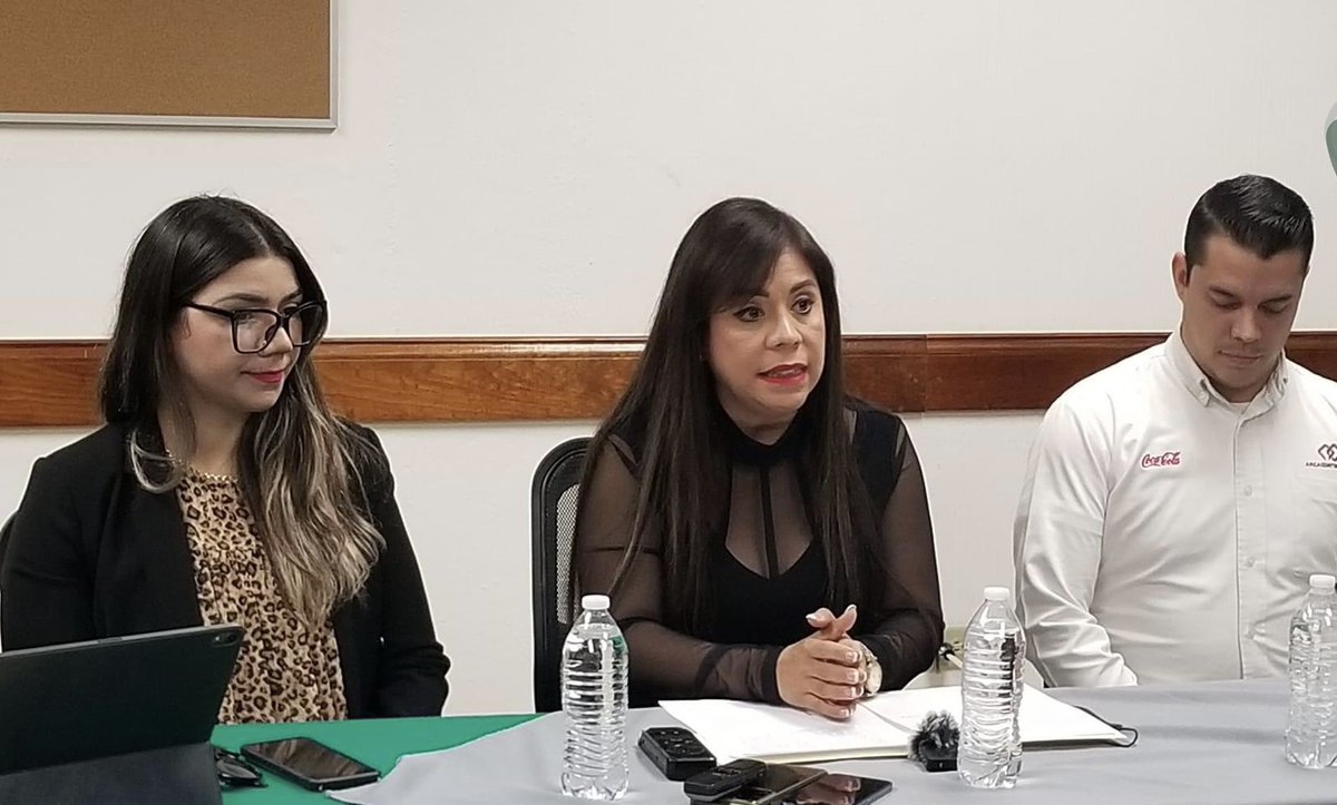 aechavez_betty's tweet photo. Hoy en las instalaciones de nuestra #UTParral, presentamos el programa Gigantes del Barrio, impulsado por el Consejo de Coordinación Empresarial e Industrial Nacional, A.C de Mujeres Empresarias Capítulo Chihuahua, en coordinación con Arca Continental y la Instancia de la Mujer https://t.co/IglPNZgbSc