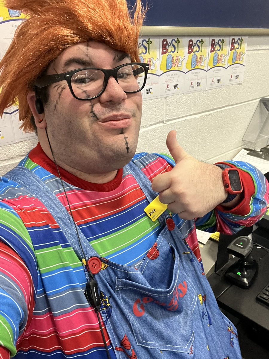 @HorrorNightsORL @ChuckyIsReal @Michael_Aiello @RealDonMancini maybe its a good thing that I dressed up as Chucky today.