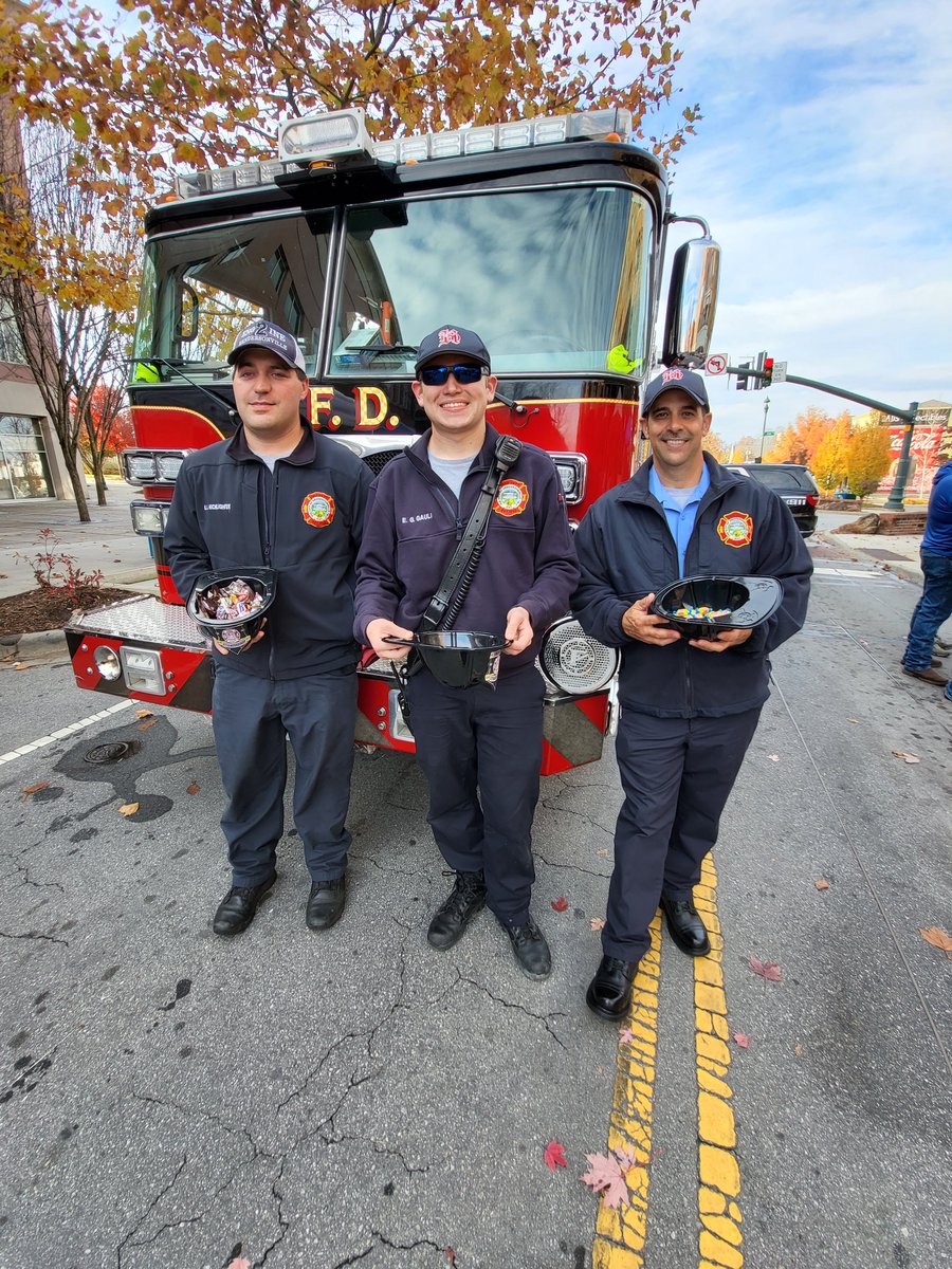 HVLfire's tweet image. Looking for a place to Trick-or-treat? 
🎃🍬🕷️
Stop by Main Street and enjoy the Treat Street Carnival! We're here until 8pm tonight!