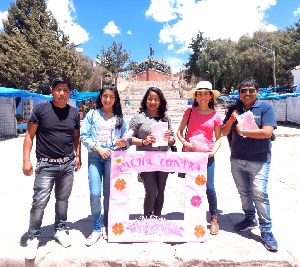 vickylunaok's tweet photo. Estuve en #Humahuaca acompañando a los miembros de la Fundación #ConstruirFuturo para sumarme a la campaña de Lucha Contra el #CáncerdeMama 💗. Entregamos folletos a las Mujeres sobre qué es, cuándo y por qué hacerse la #Mamografía a partir de los 40 años. (+) https://t.co/oBWpiDK6ru
