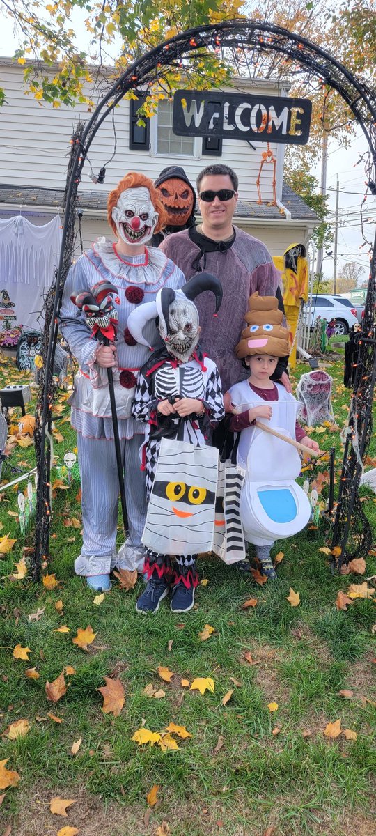 NotBeeboo's tweet photo. @funcostumes #yesfuncostumes https://t.co/pNDcnDb58X