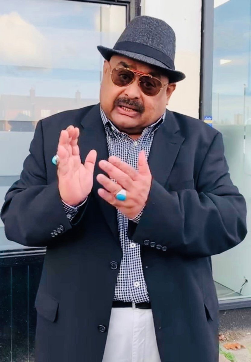 OfficialMQM's tweet photo. اہم اعلان : ایم کیو ایم کےبانی و قائد جناب الطاف حسین کا پاکستان کی موجودہ صورتحال پر انتہائی اہم وڈیو بیان اب سے تھوڑی دیر میں ان کے ٹک ٹاک اکاؤنٹ ، فیس بک پیج اور یوٹیوب چینل Revelations with Altaf Hussain پر جاری کیا جائے گا۔
مرکزی شعبہ اطلاعات 
متحدہ قومی موومنٹ https://t.co/2ngXJtBB9Y