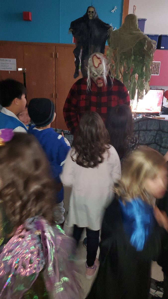 MsTavares (@mcm_mst) on Twitter photo A beautiful π fall day for the parade in our community this afternoon and it was lovely to see so many wonderful people out & about cheering us on! πππ» Our haunted classroom continued strong throughout the afternoon too! Thank you <a href="/TDSB_McMurrich/">McMurrichJPS</a> classes for joining us today! A beautiful π fall day for the parade in our community this afternoon and it was lovely to see so many wonderful people out & about cheering us on! πππ» Our haunted classroom continued strong throughout the afternoon too! Thank you <a href="/TDSB_McMurrich/">McMurrichJPS</a> classes for joining us today!