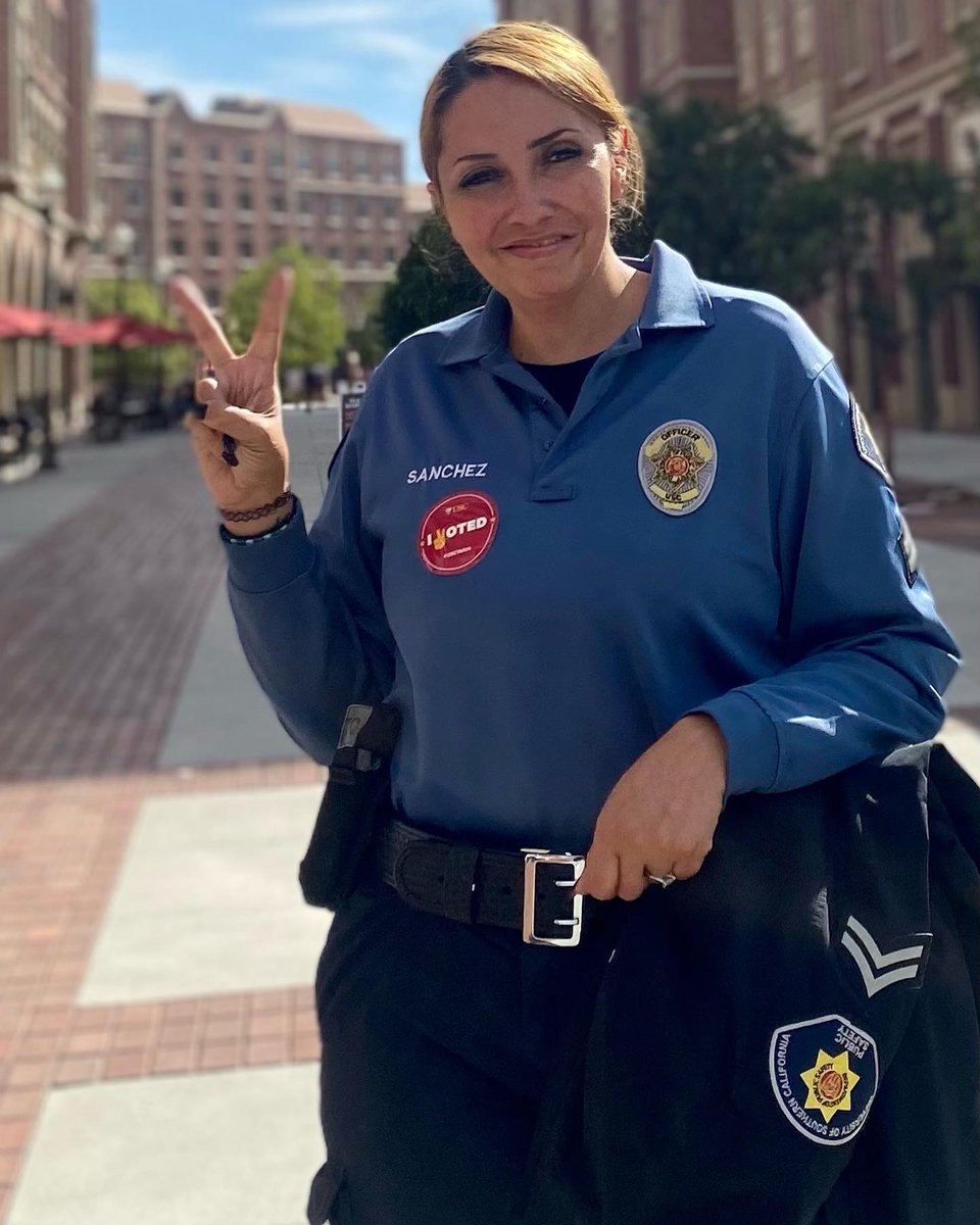 LACountyRRCC's tweet photo. Today our Mobile Vote Center team is at University Park Campus at @USC to bring accessible voting to students and staff!🏫

Thank you to our partners for making this possible🤝

#MobileVoteCenter #VoteEarly https://t.co/kfFBBy8wim