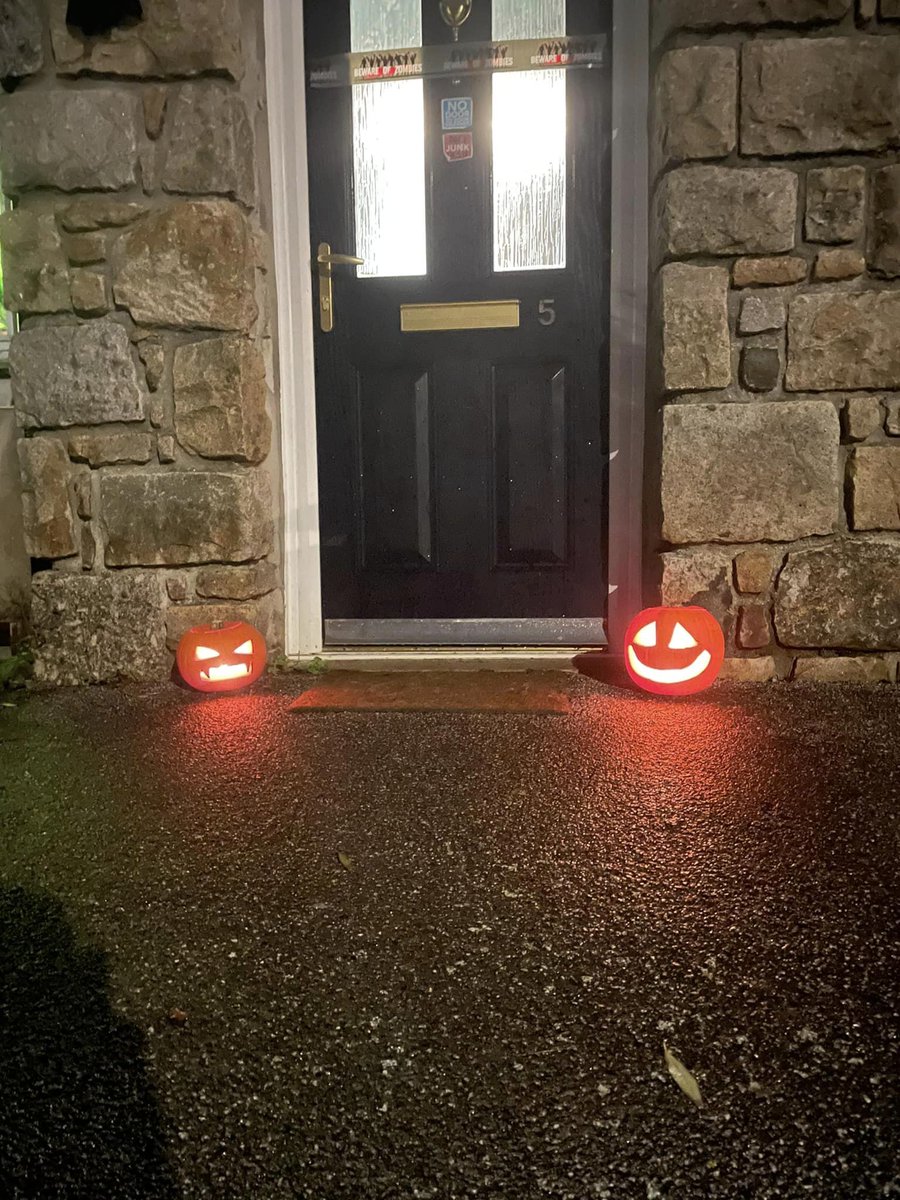 ThisGoodPending's tweet photo. Happy Halloween!! https://t.co/BHdHEjmd07