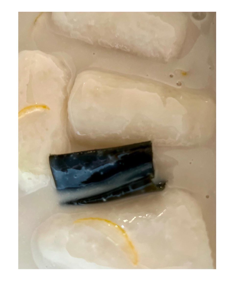 chako0319's tweet photo. おはようございます😃
我��家の朝は4:00頃スタート
出汁からのお味噌と玄米ごはんは固定で
前日の残りもの一品かお漬物。
今週は、自家製べったら漬けの登場が多い。 https://t.co/DTtkQnYGjV