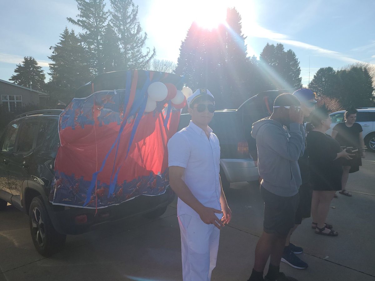 BVUMSoccer's tweet photo. Community is a large part of our program and we were able to extend that tonight by helping out with Trunk or Treat at Storm Lake Elementary School. Several members of the team showed up to provide a great experience for all the kids. #BeaverSeason #DamFam https://t.co/EwI3lnrJTM