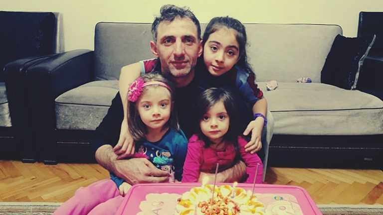 "Ben Ahmet Çamur sizlere vücuduma isabet eden 3 kurşunu ve 3 yetim kız çocuğumu emanet ediyorum."

Doğum günün kutlu olsun Şehit Ahmet Çamur!