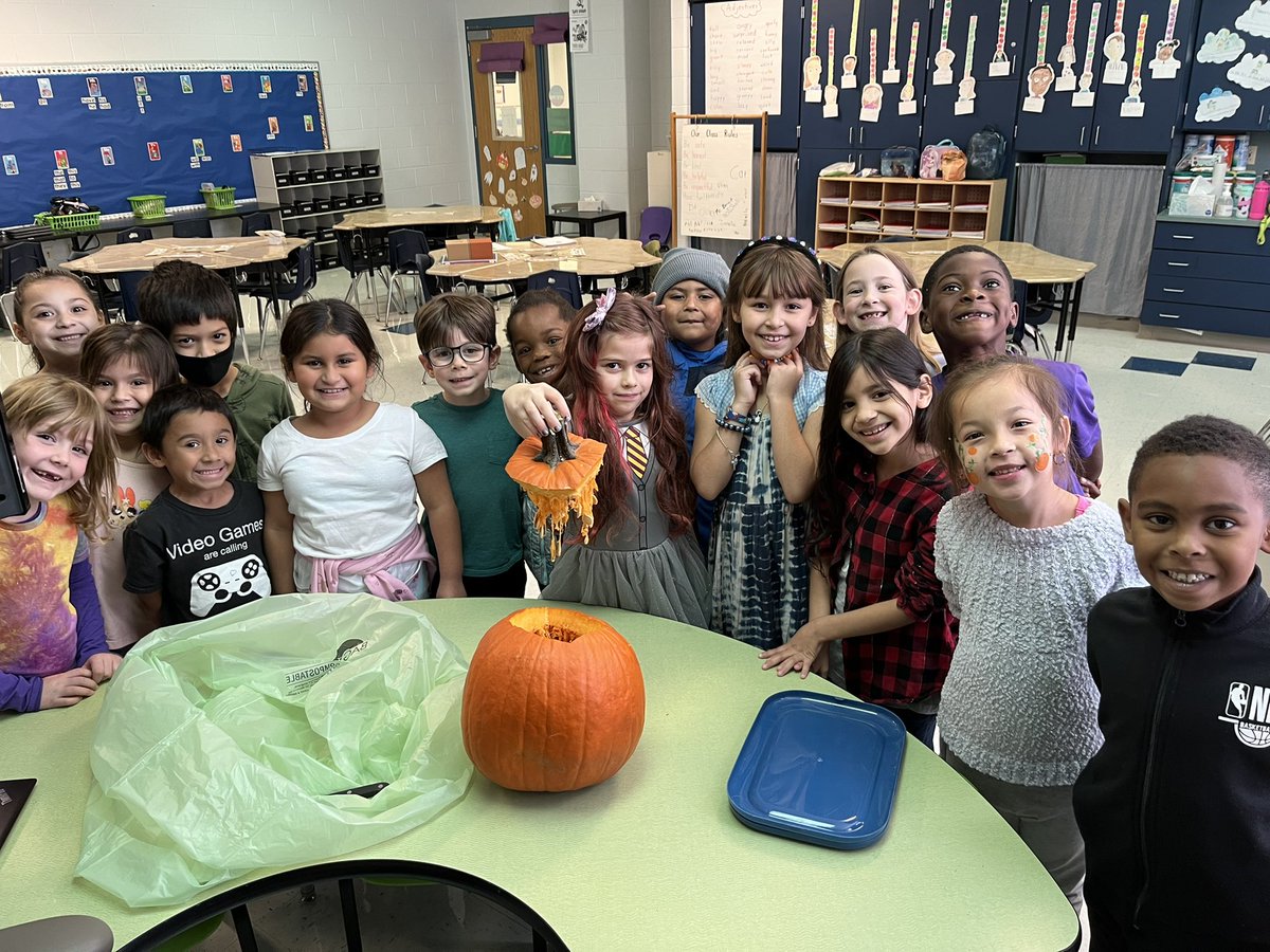 HelloMrBenoit's tweet photo. Happy Halloween! 🎃👻🦇 https://t.co/uZq2qhpijx