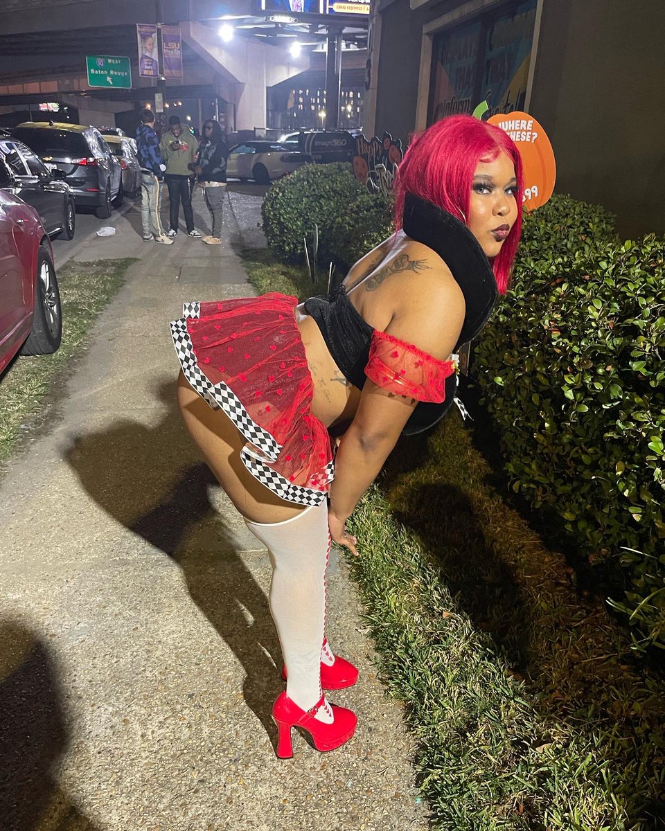 Cdott_8's tweet photo. That’s enough… OFF WITH THEIR HEADS🩸🙃! #aboutlastnight #boobitches🎃 #queenofhearts https://t.co/IZQMrdC1vi