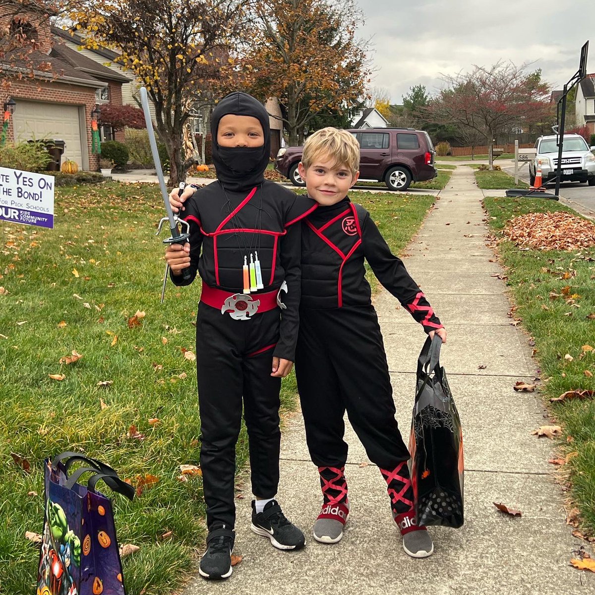 CoresTrisha's tweet photo. Trick or Treat 2022… the most beautiful fall evening! https://t.co/VgFvc2BMUV