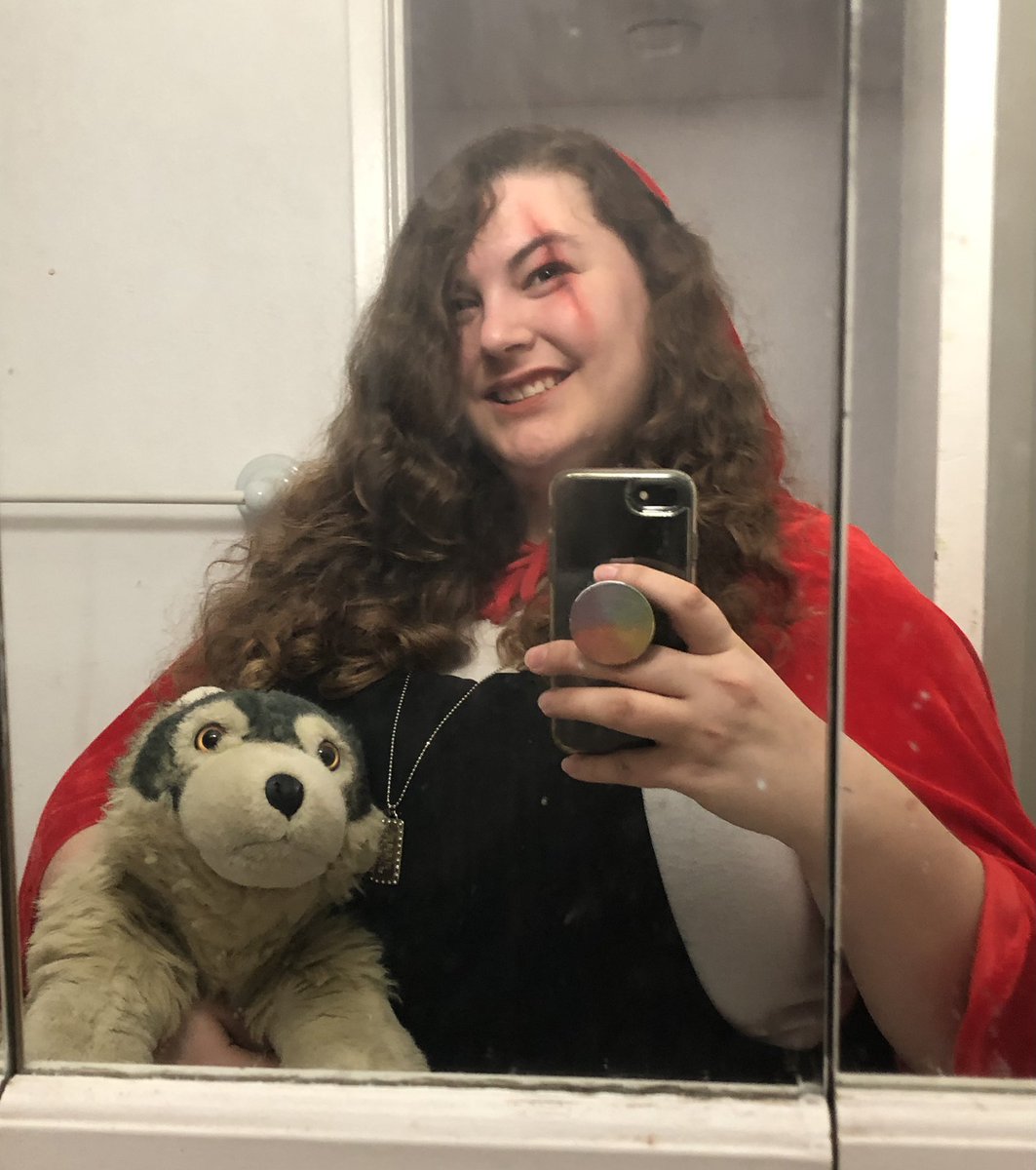 CelesteRowley's tweet photo. You know what, cringe culture is dead and I’m going as my favorite mcyt character for Halloween.  Happy Halloween @PearlescentMoon and thank you for giving us 5am Pearl.  Long live Tilly #DoubleLife #dlsmp https://t.co/olTGYMqmdV