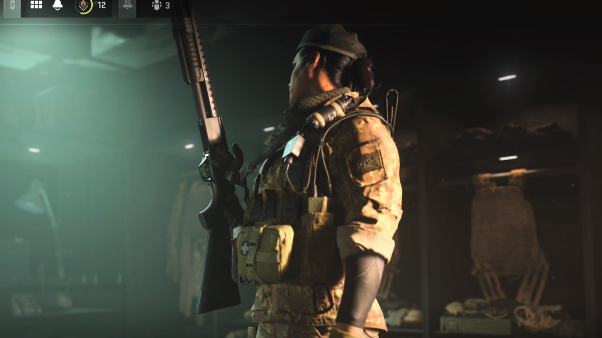 KeyWLee's tweet image. Yes, that's how I hold a gun... GJ MW2