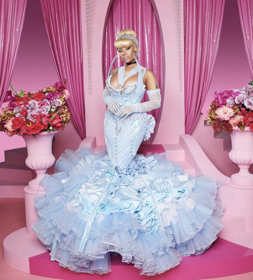 Nicki Minaj em sua fantasia de Cinderella para o Halloween 💖
