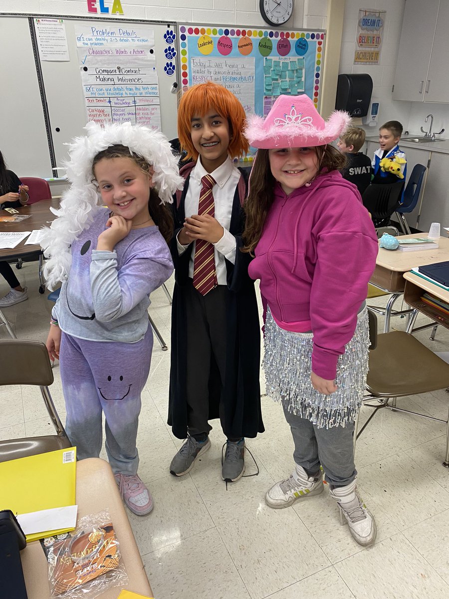 Happy Halloween!! 🎃👻 <a href="/WayneThomasscho/">Wayne Thomas School</a> #wt112 #112Leads