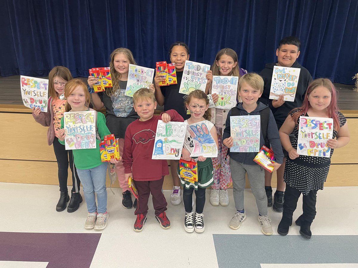 VBSDPointers's tweet photo. October has been fun! Our schools have helped #POINTOutKindness for #NationalBullyingPreventionMonth & used #RedRibbonWeek to teach students about the importance of being drug-free. Thanks to all who participated in dress-up days, contests, presentations & more! #PointerPride https://t.co/CGFofQ30D9