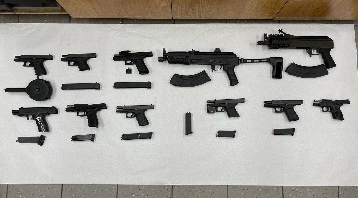 Last night, the @MiamiPD Gang Unit was hard at work, keeping the people of Miami safe. Their operation resulted in 6 arrests and 11 firearms seized. Excellent job by our detectives and by the officers who assisted in the investigation and apprehensions! #OneLessGun x 11