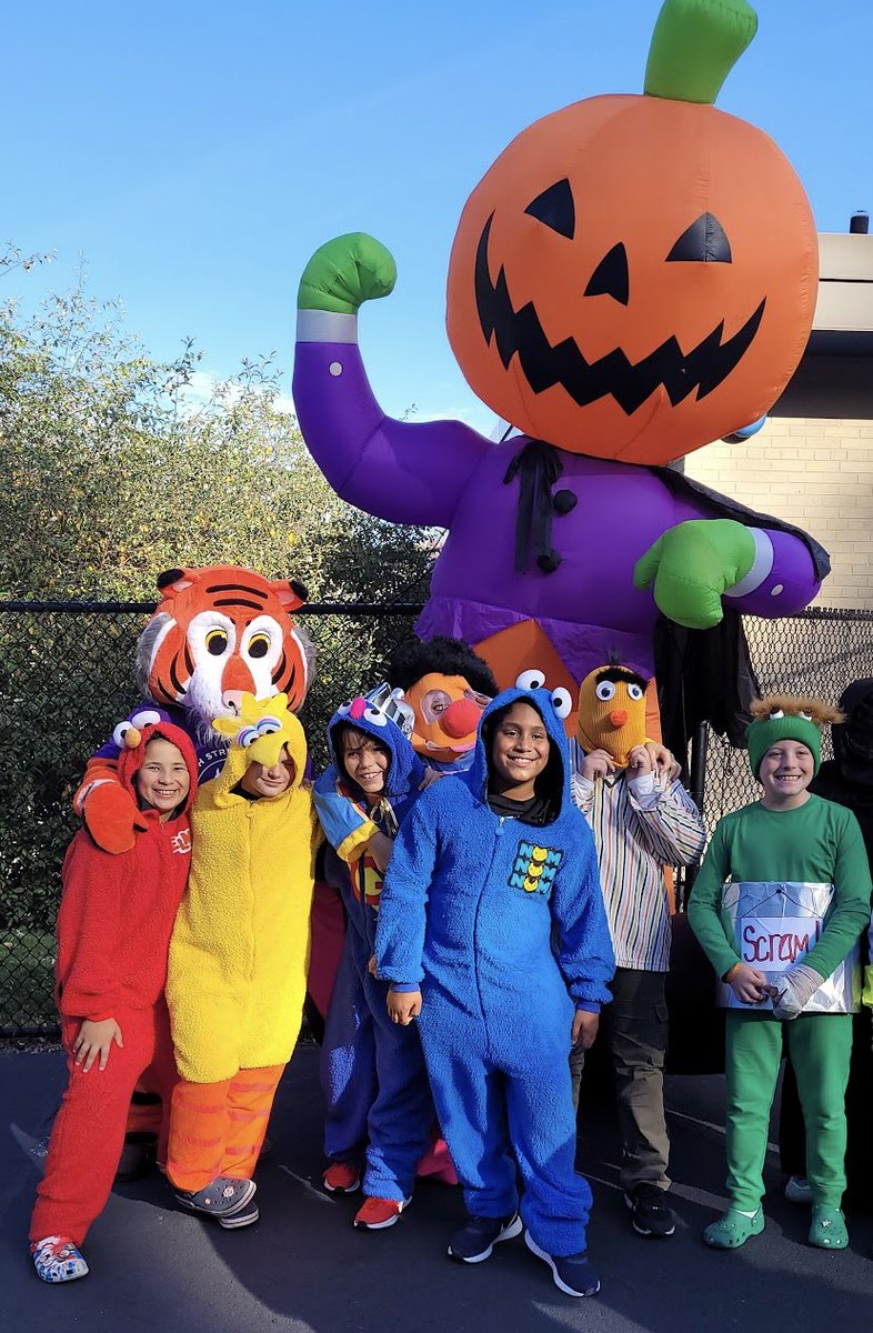 ChurchStreet_WP's tweet image. What a great day!! We had a parade and thank you to the WPTA, families took home some free books!💜 @CSSWPPTA @kmclyons
