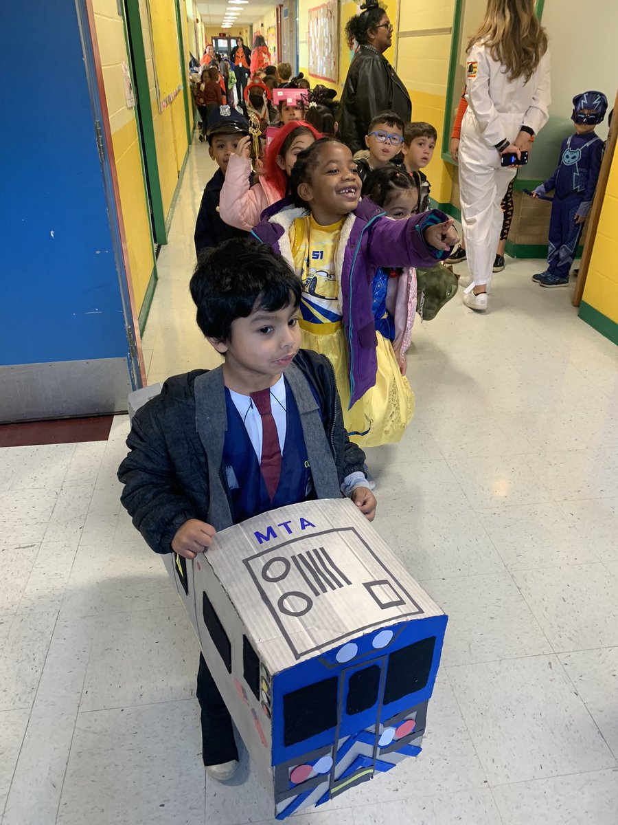 ChurchStreet_WP's tweet image. What a great day!! We had a parade and thank you to the WPTA, families took home some free books!💜 @CSSWPPTA @kmclyons