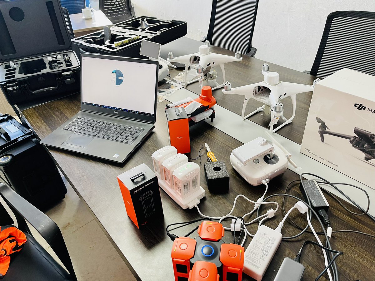 EmmanuelKOUROU2's tweet photo. Examen complet, Activation, Parametrage et Planification des Drones (2 DJI Phantom 4 RTK, 3 MAVIC 3, 1 AUTEL) pour mieux outiller l’unité SIG et communication @peged_pnud @PNUDGuinee 
@ONU_fr @Federationdrone @DroneTheWorld @UNEP @EsriTraining @AFD_France @ONU_fr @riotintosimfer https://t.co/FXO5PXfkzR