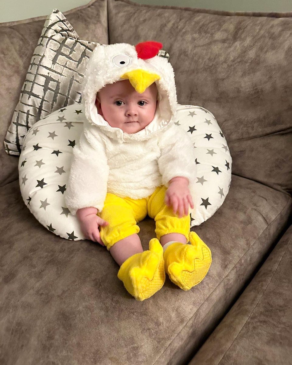 angemurphy90's tweet photo. Halloween 2022🐥 The cutest little chick🥹 https://t.co/q3094IC5YL