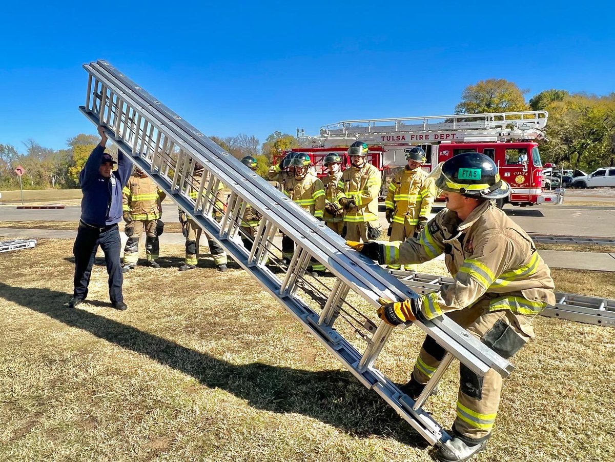TulsaFire's tweet photo. TFD Academy Class 109 spent some time today practicing ladder evolutions. Officer Nelson Ojeda taught them efficient ways to carry and deploy large extension ladders. #training #ladderdrills #throwingladders #tfdacademyclass109 #tfdtraining https://t.co/7dDAnyLzcq