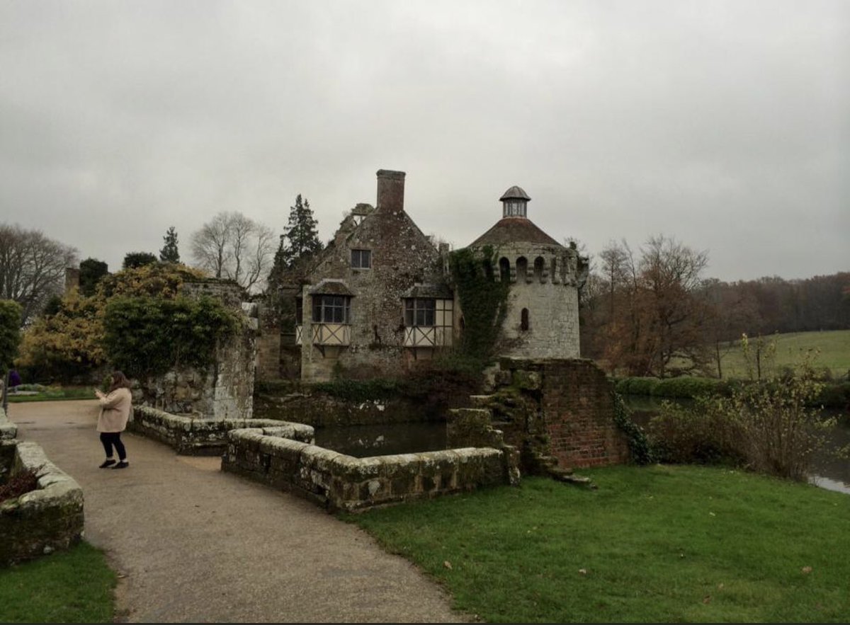Silvittisima's tweet photo. #Otoño en Scotney Castle. #44de52 @mongeleon.
La mansión de Scotney existía a principios del siglo XII y tomó su nombre de la familia propietaria. En 1358 pasó a manos de la familia Ashburnham. https://t.co/NVd8cX63Ce