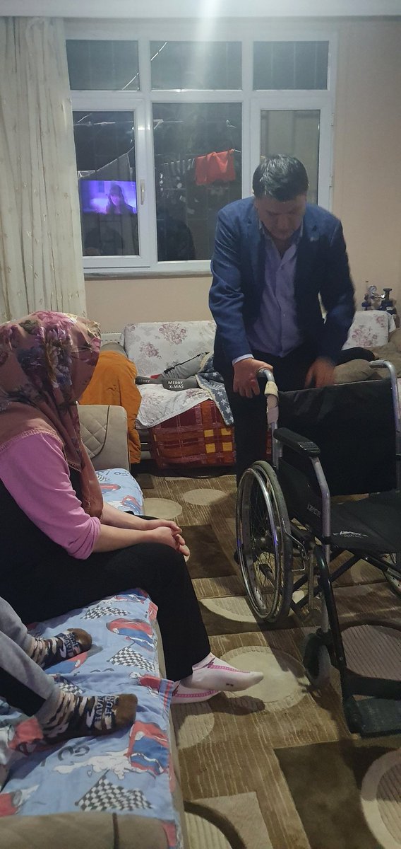 nuzun18's tweet photo. Avcılar Tahtakale ve yeşilkent  mahallesinde 
Anıl ve Ali'nin, Değerli  Ailelerini ziyaret ettik.
Değerli Ailelerimizi Ziyaret Edip  Sorunlarıyla  Hemhal  Olmaya  Gayret gösteriyoruz, ALLAH Ziyâretlerimizi kabül etsin. "Yükü sevgi olan Dostlar'ımıza Selam  Olsun..#Avender https://t.co/oPoLpK9qx4