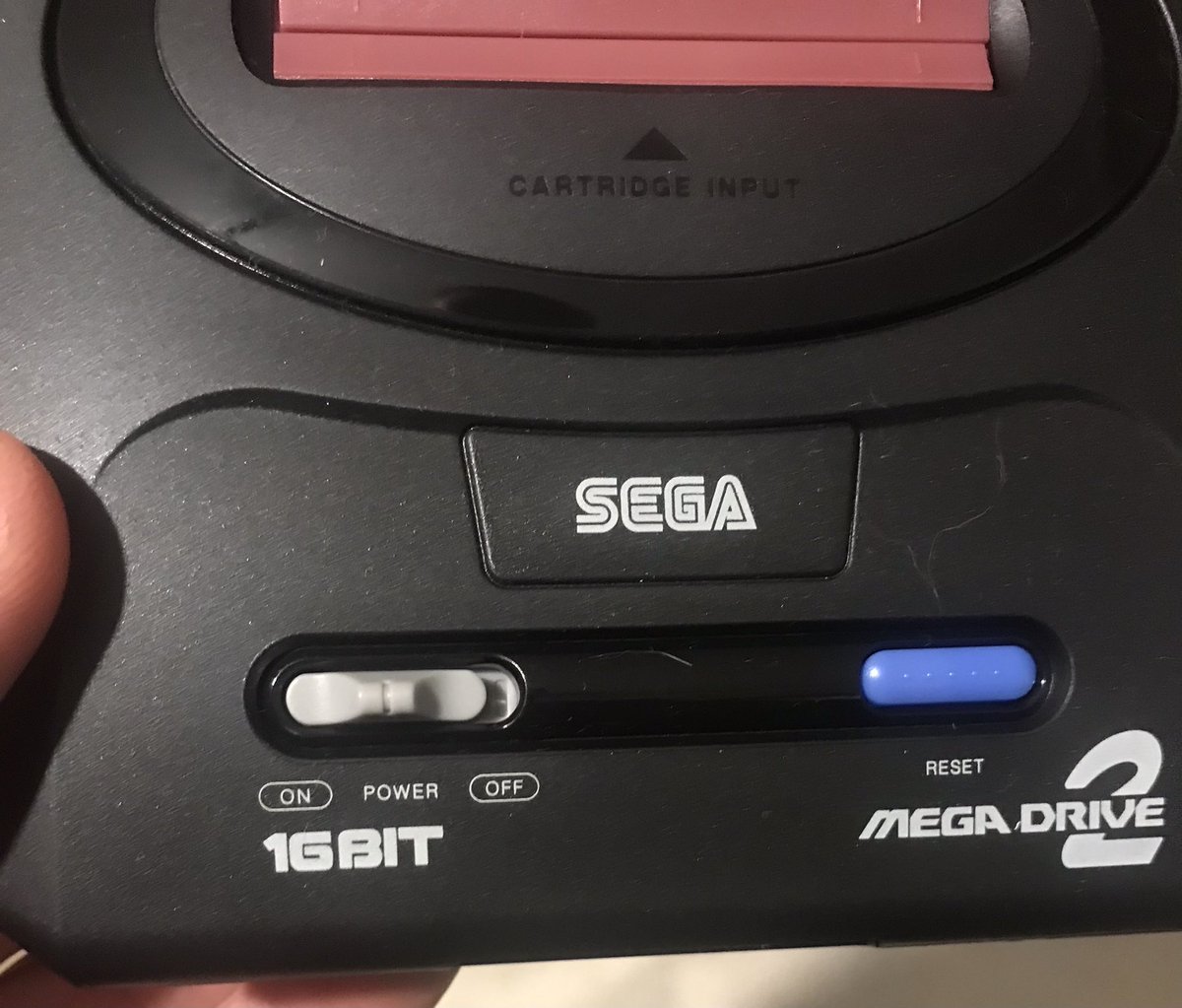 k_yen_team's tweet photo. Pour le détail, Le off on est inscrit sur la version Jap #megadrive2mini https://t.co/GCLMAYplfj
