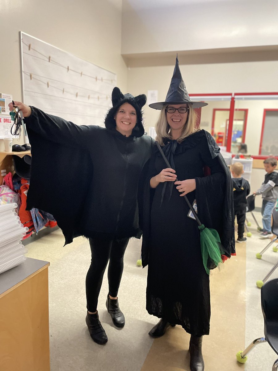 MrsMitschke's tweet photo. Hope you have a ‘wicked’ Halloween! @RoyaloakCBE https://t.co/filq2to40V