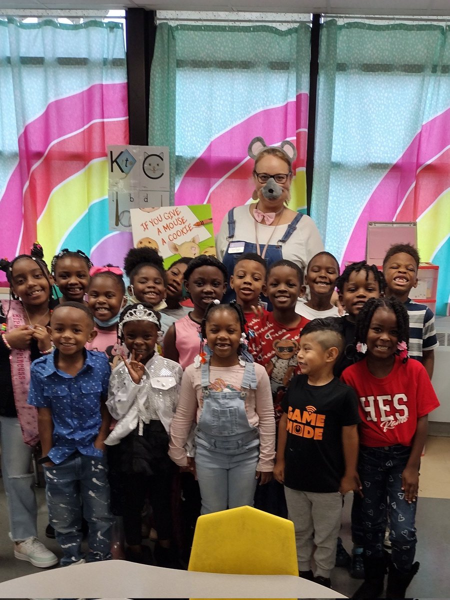 Had so much fun with my Curriculum and Instruction Team celebrating character dress up day!@jteducates <a href="/brenda_rumley/">Brenda P. Rumley</a> <a href="/TabithaElaine78/">Tabitha Moore</a> <a href="/1stellarteacher/">Andrea Kirk-Cook</a> <a href="/AutummJ/">Dr. Autumm M. Jeter</a>