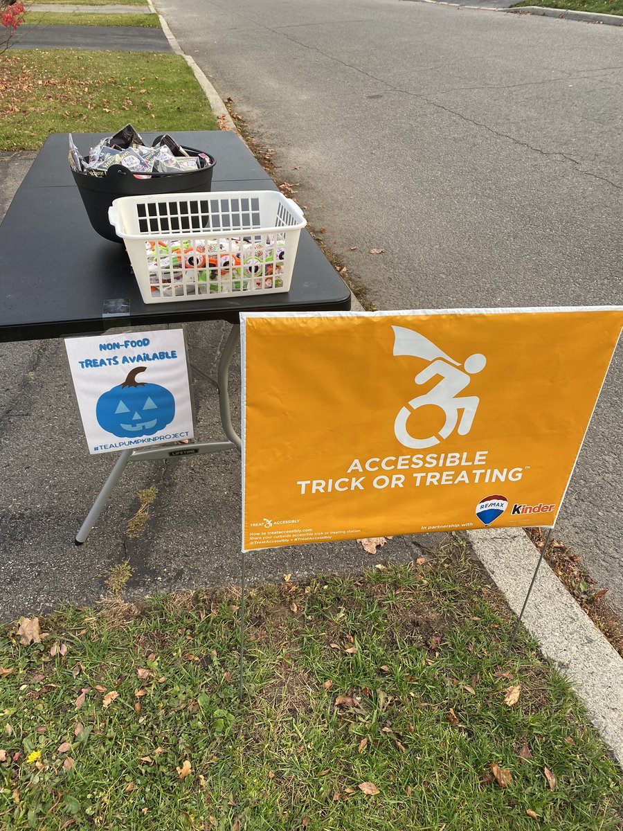 Ready for #trickortreating!! Just missing the trick or treaters! 

#accessibletrickortreating
#TealPumpkinProject