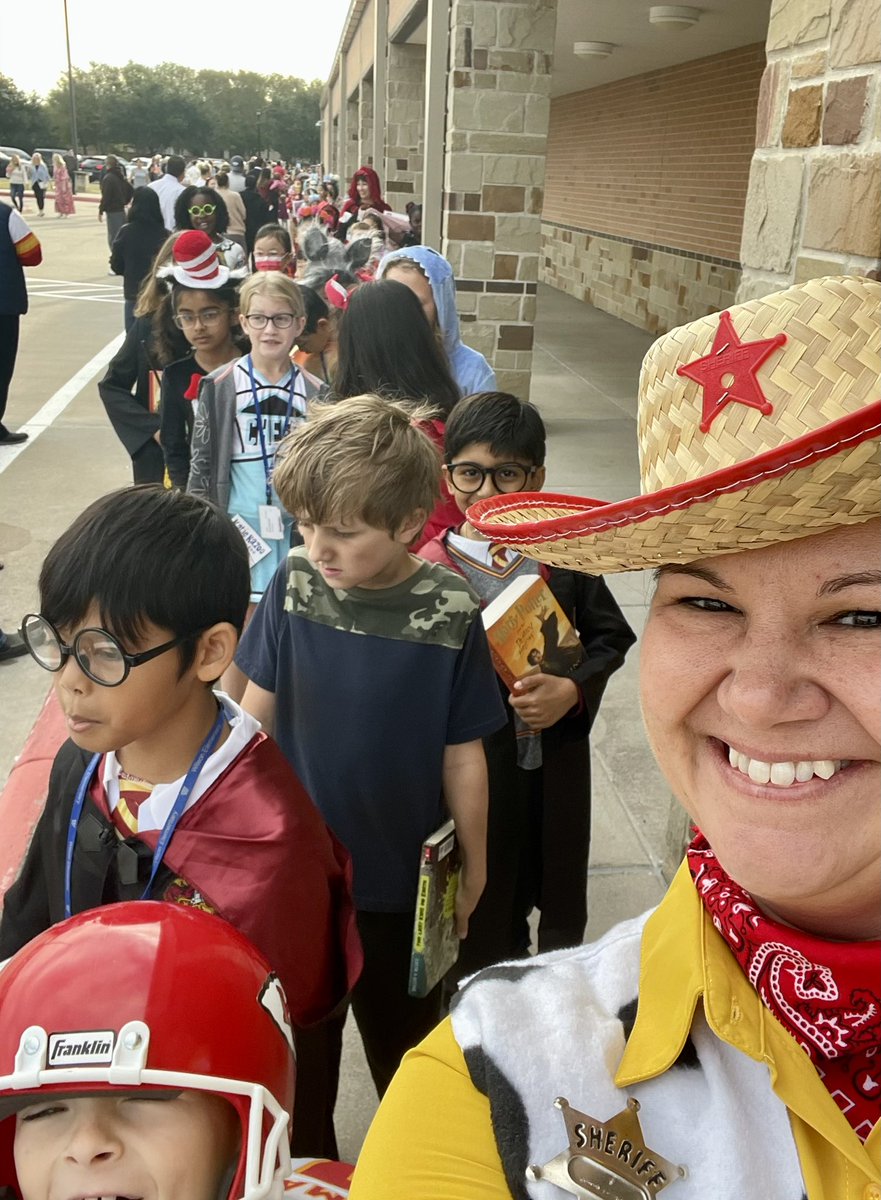 Book Character Parade! <a href="/TWEHowl/">Tom Wilson Elementary</a> #twehowl