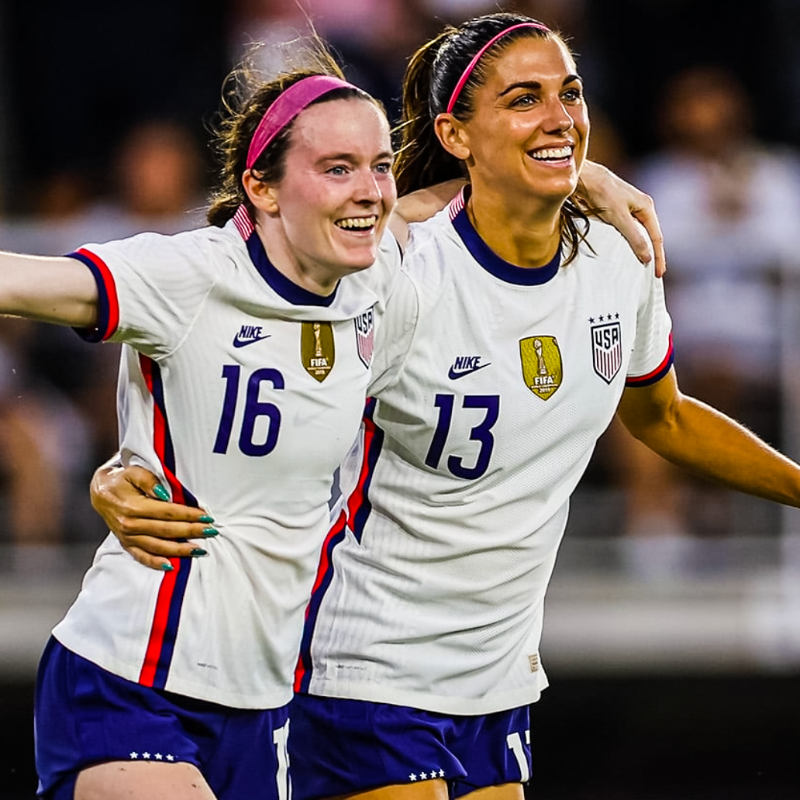 FOS's tweet photo. Women's soccer's rapid growth is leading to more investors in the sport.

▪️ 77% of leagues have title sponsors
▪️ 10 leagues with broadcast revenue
▪️ 7% of clubs generating $1M+
▪️ Club commercial revenues up 33%

@AbigailGentrup has more ⤵️