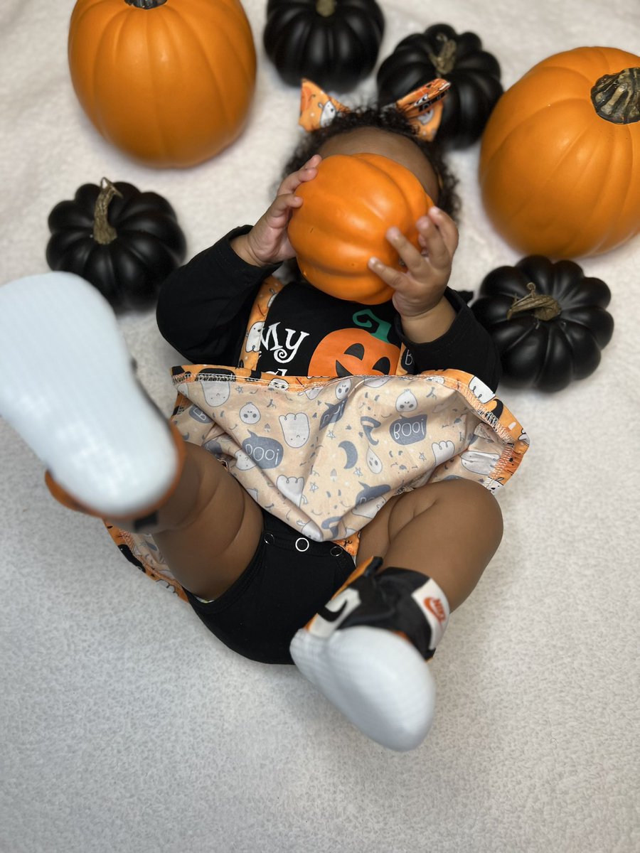 ebbie_sue's tweet image. Happy 5 months, our little pumpkin🎃