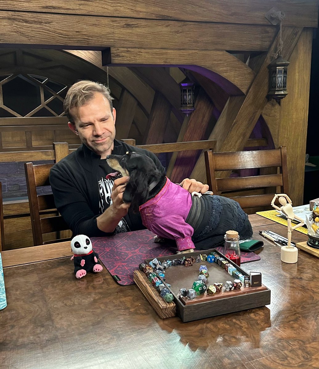 VoiceOfOBrien's tweet photo. Happy Halloweenie! #FunScary https://t.co/Vyx8ccj10z