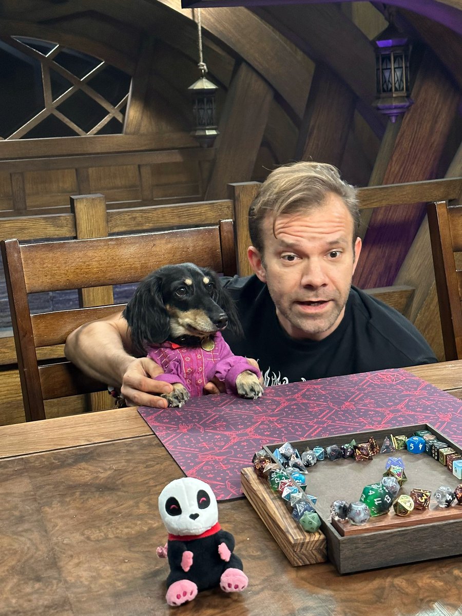VoiceOfOBrien's tweet photo. Happy Halloweenie! #FunScary https://t.co/Vyx8ccj10z