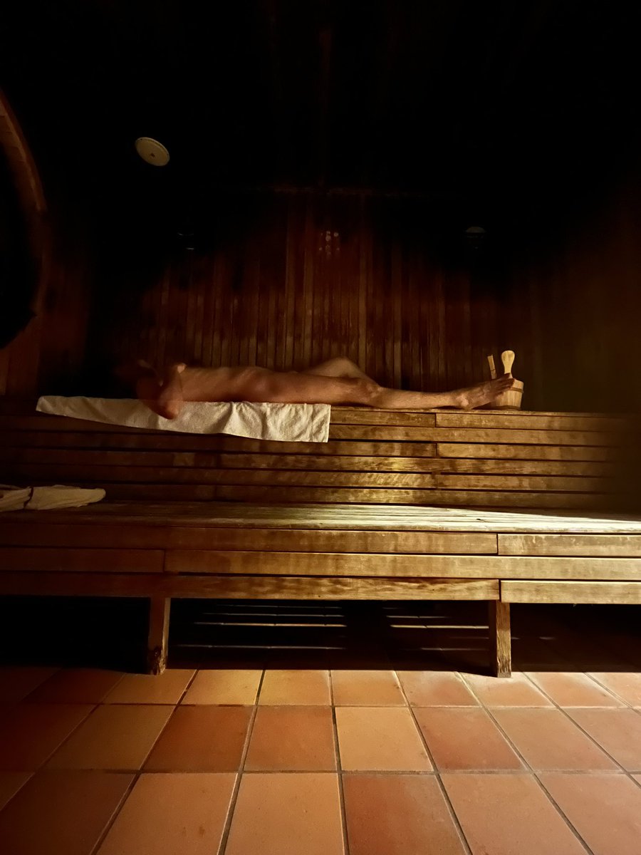 nudistfrl's tweet photo. #sauna #naaktmodel #blootgewoon https://t.co/CR0srAagjg