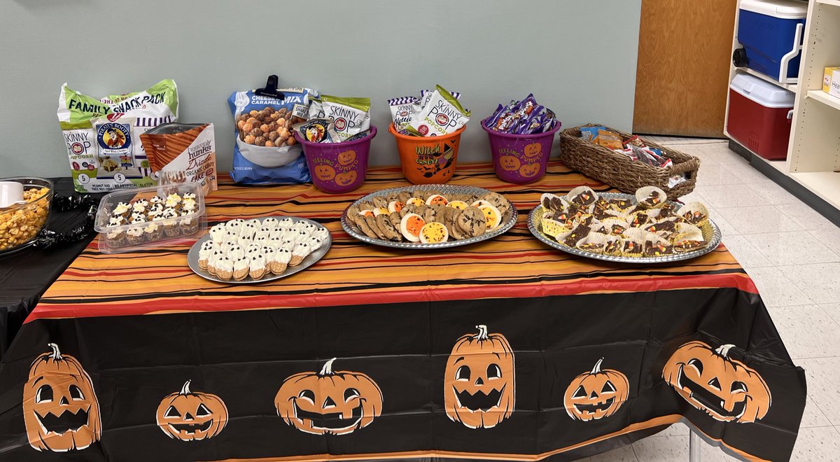 PennyRoadES's tweet photo. A huge shout out goes to our Kindergarten team!! Thank you for the delicious treats today!🐼❤️ https://t.co/8Q3YDYZ5yB