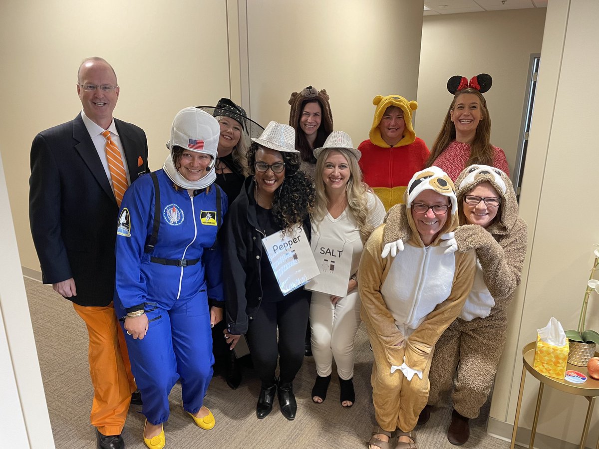 DeanJimMcIntyre's tweet photo. Happy Halloween from Belmont University!! 🎃🎃 We take our academics seriously, but ourselves… not so much! 🤣  Yes, our faculty, our President (and his wife &amp; granddaughter) and our Provost all got into the Halloween spirit! 
#LetHopeAbound 
#TeachBrilliantly
#Bruins https://t.co/qtf943Vlho