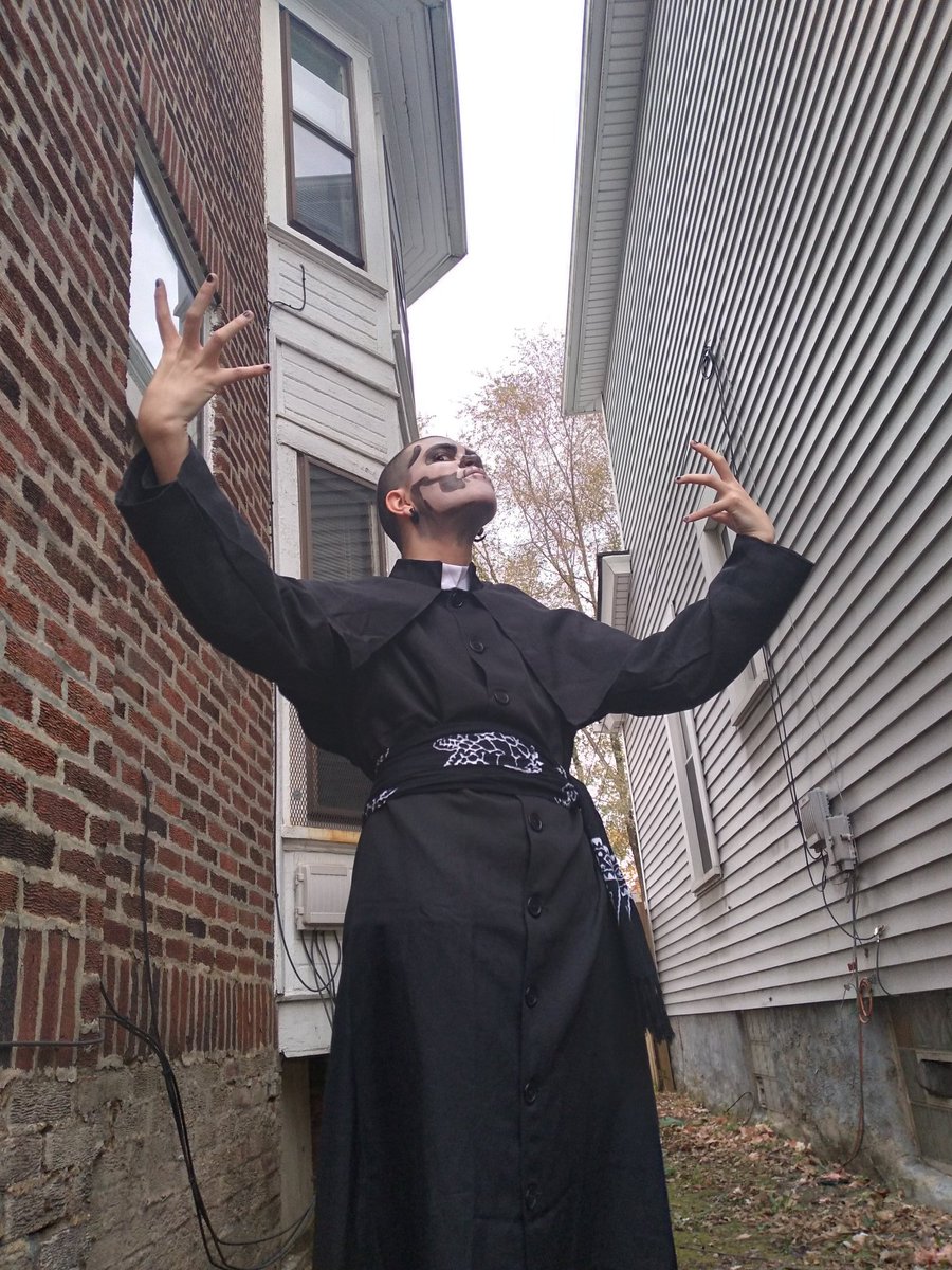JamesAntigone's tweet photo. It felt right to post tonight's look for #GhostUnHallowsEve , Ave Santanas from a Brother of Sin  🤟😈🤟 https://t.co/xJP2C2Sn2X
