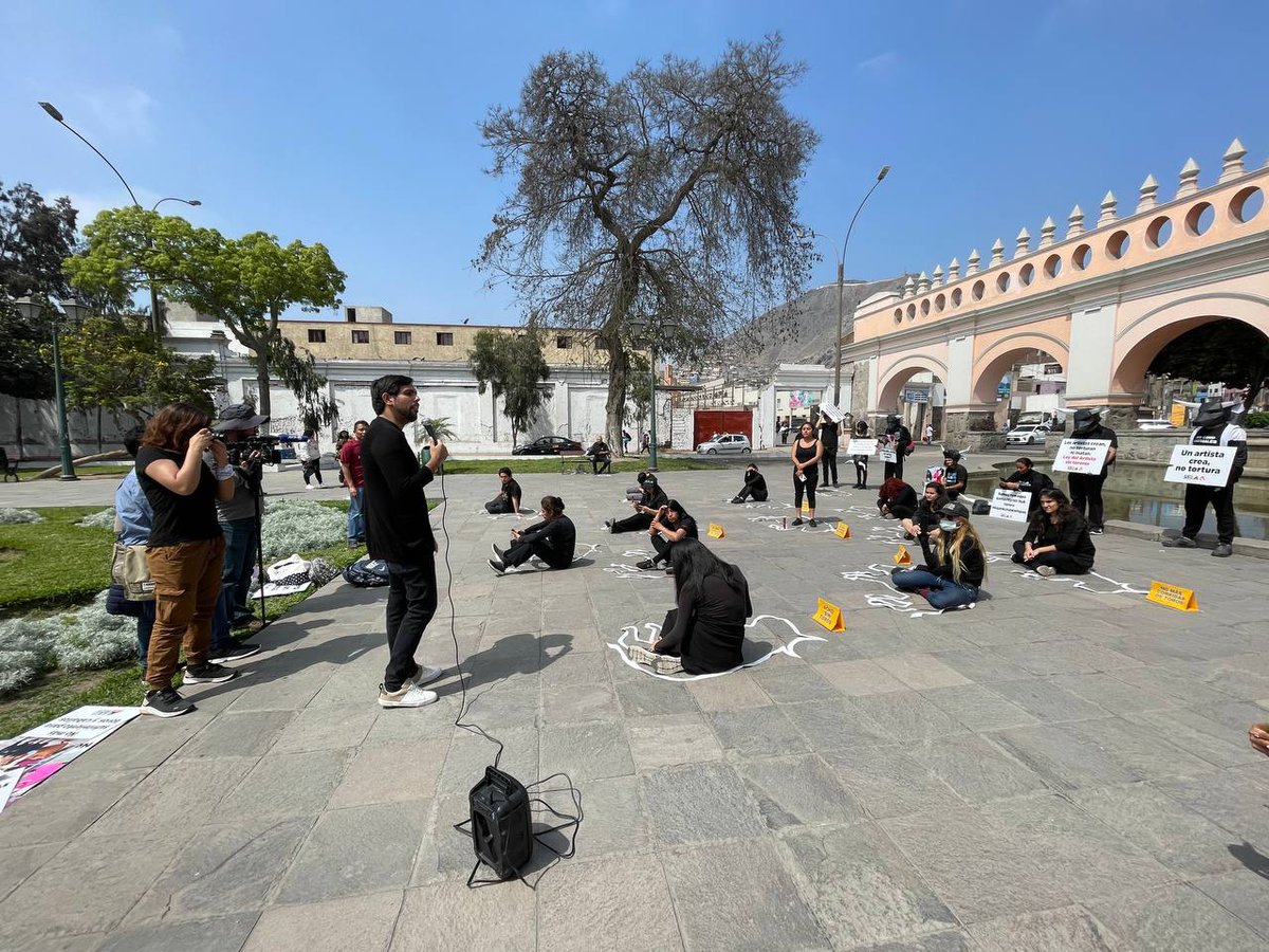 Participé ayer en la manifestación organizada por <a href="/AchoSinToros/">Acho Sin Toros</a> para exigir el cese de las corridas de toros.

Las corridas son un acto de violencia, donde una multitud goza de la tortura en público de un ser vivo.

¿Como pueden algunos defender un espectáculo lleno de violencia?