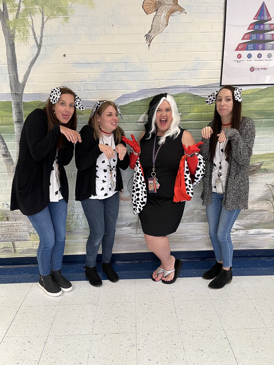 We have 101 reasons to love our <a href="/WoodlandHawks/">Woodland Elementary</a>!!  #bookcharacterday