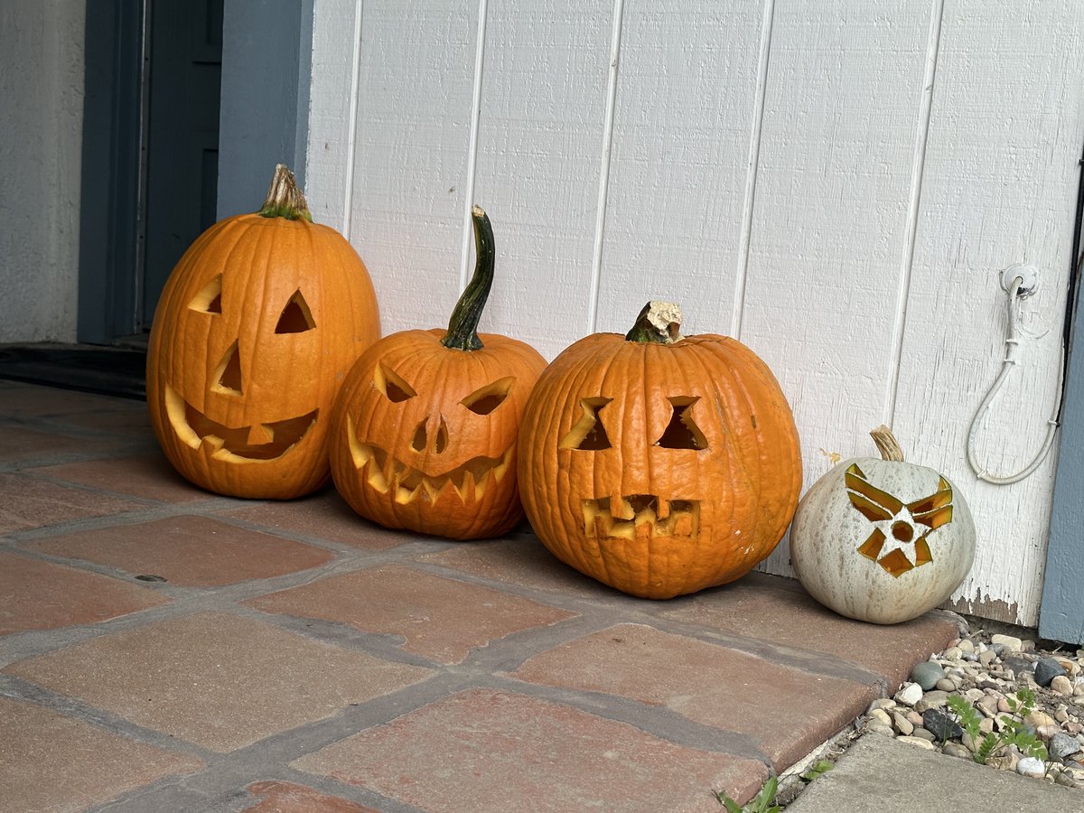 wesleyt's tweet photo. Our Halloween pumpkins came out really nicely. https://t.co/qgWmY7CxnD