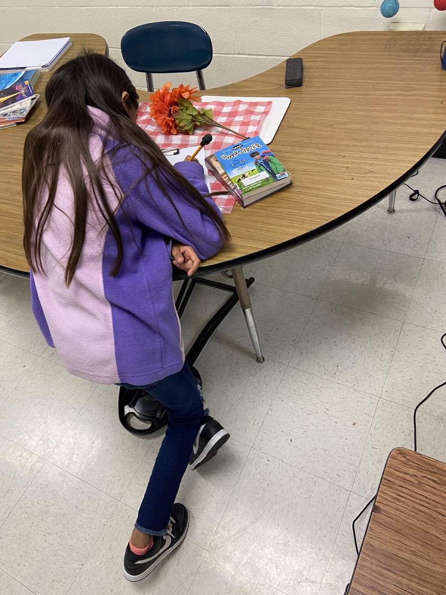 _misstrevino's tweet photo. a new reading unit = book tasting 🤍 @NISDCarlosCoon https://t.co/pRfgtvw5za