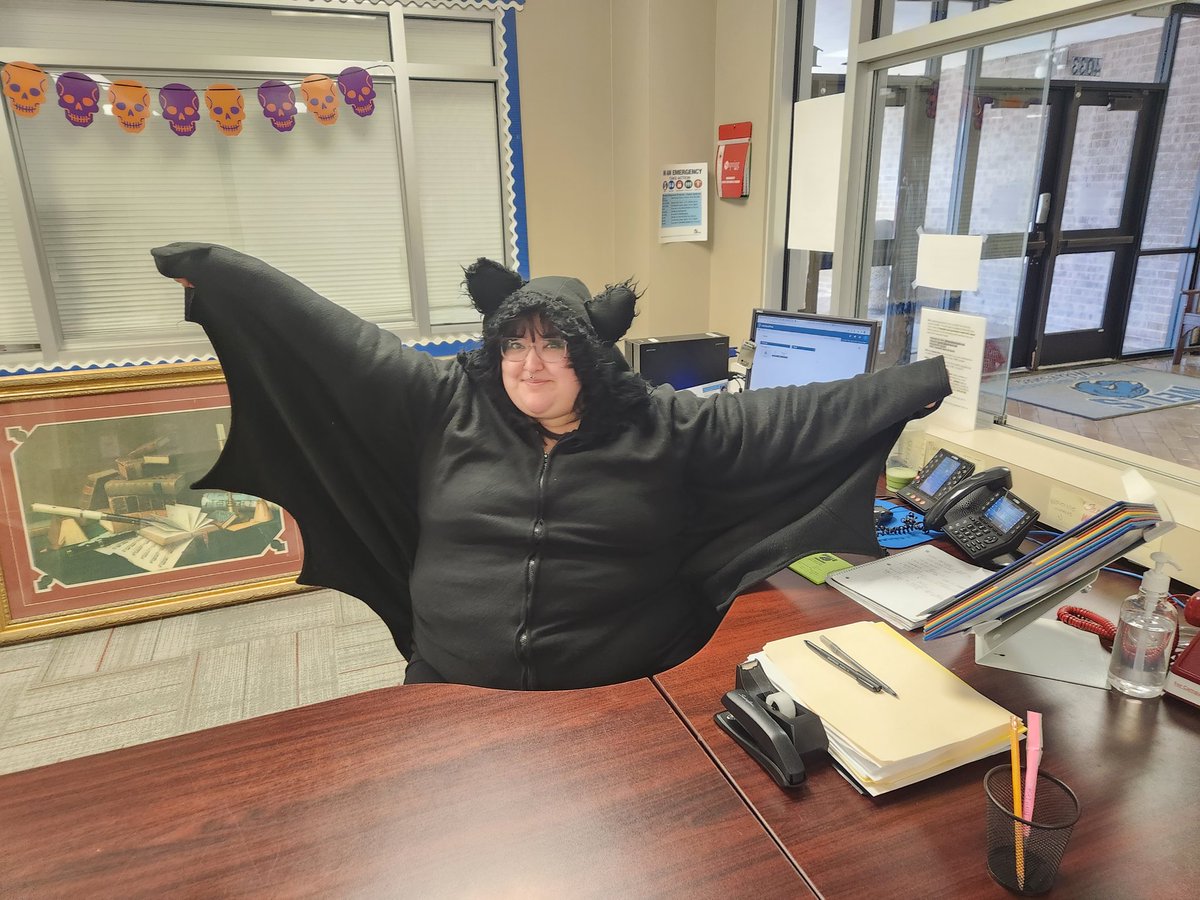 McGowenSci's tweet photo. Happy Halloween!! #TheWellsWay #WellsWolverines https://t.co/arr5cYWkrK